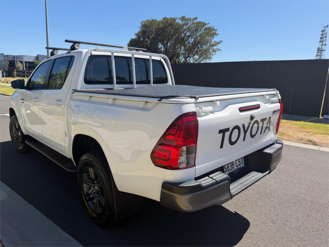 2022 Toyota Hilux Sr Hi-rider, Automatic, 68195 km, Photo 4