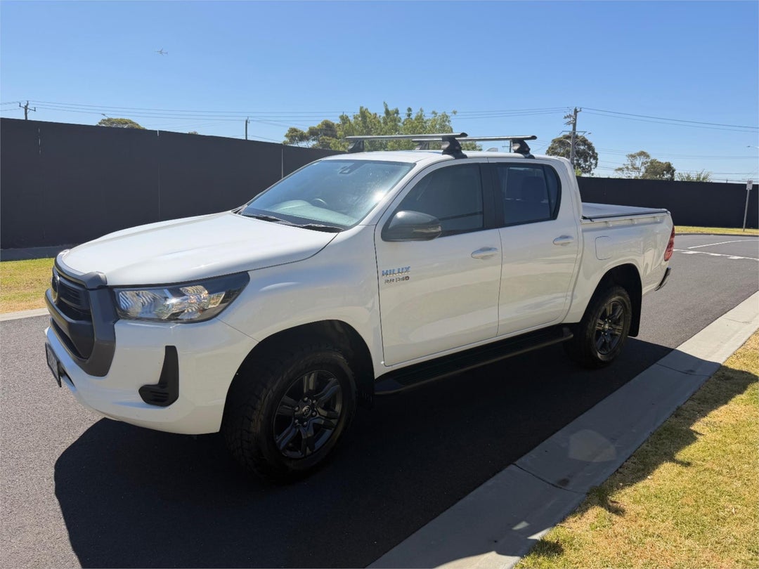 2022 Toyota Hilux Sr Hi-rider, Automatic, 68195 km, Photo 3