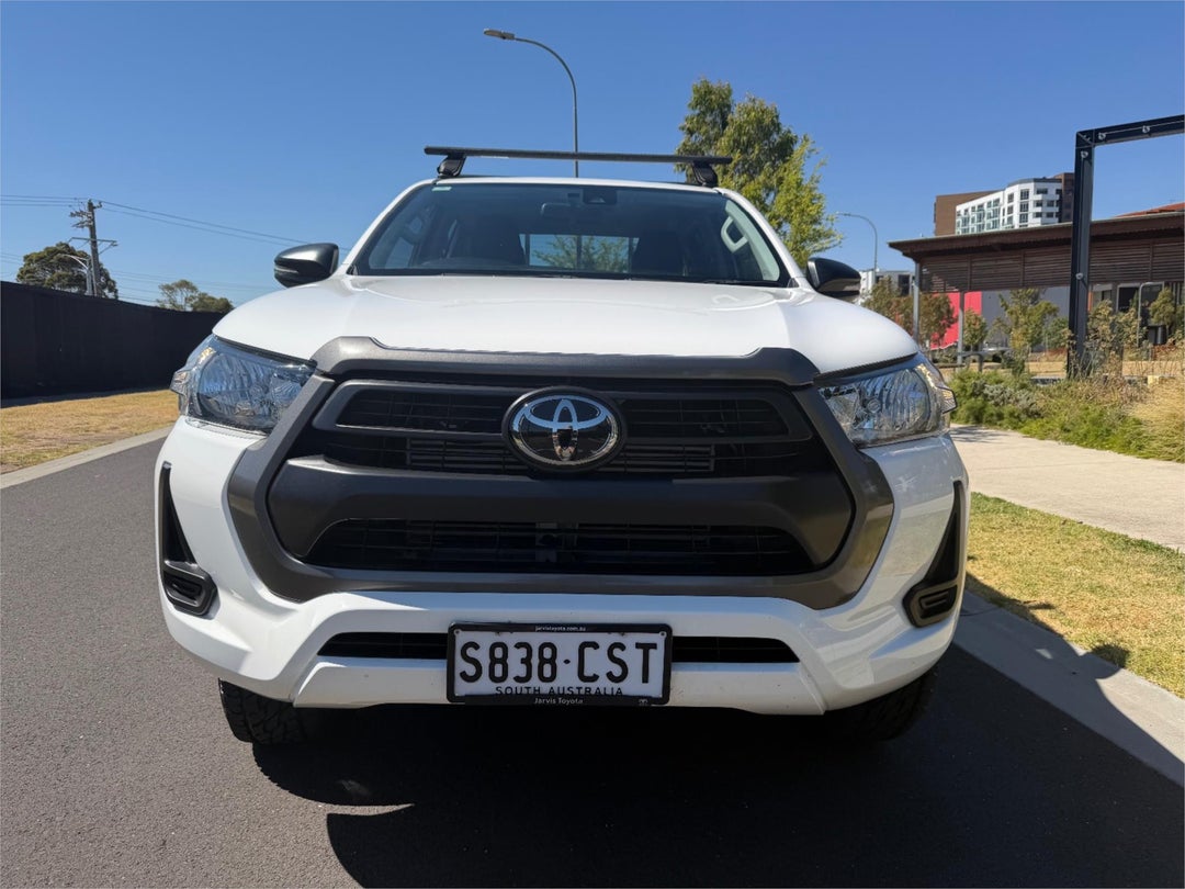 2022 Toyota Hilux Sr Hi-rider, Automatic, 68195 km, Photo 2