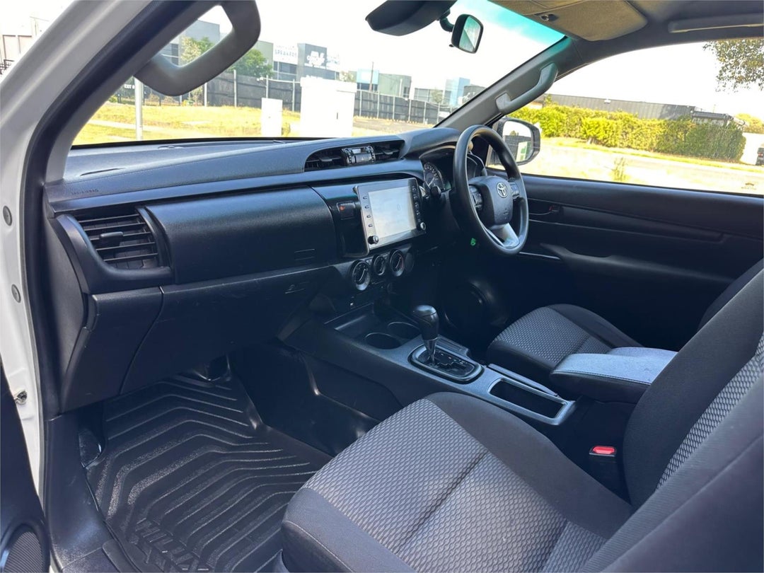 2020 Toyota Hilux Workmate, Automatic, 113100 km, Photo 17