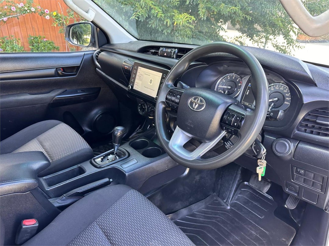2020 Toyota Hilux Workmate, Automatic, 113100 km, Photo 12