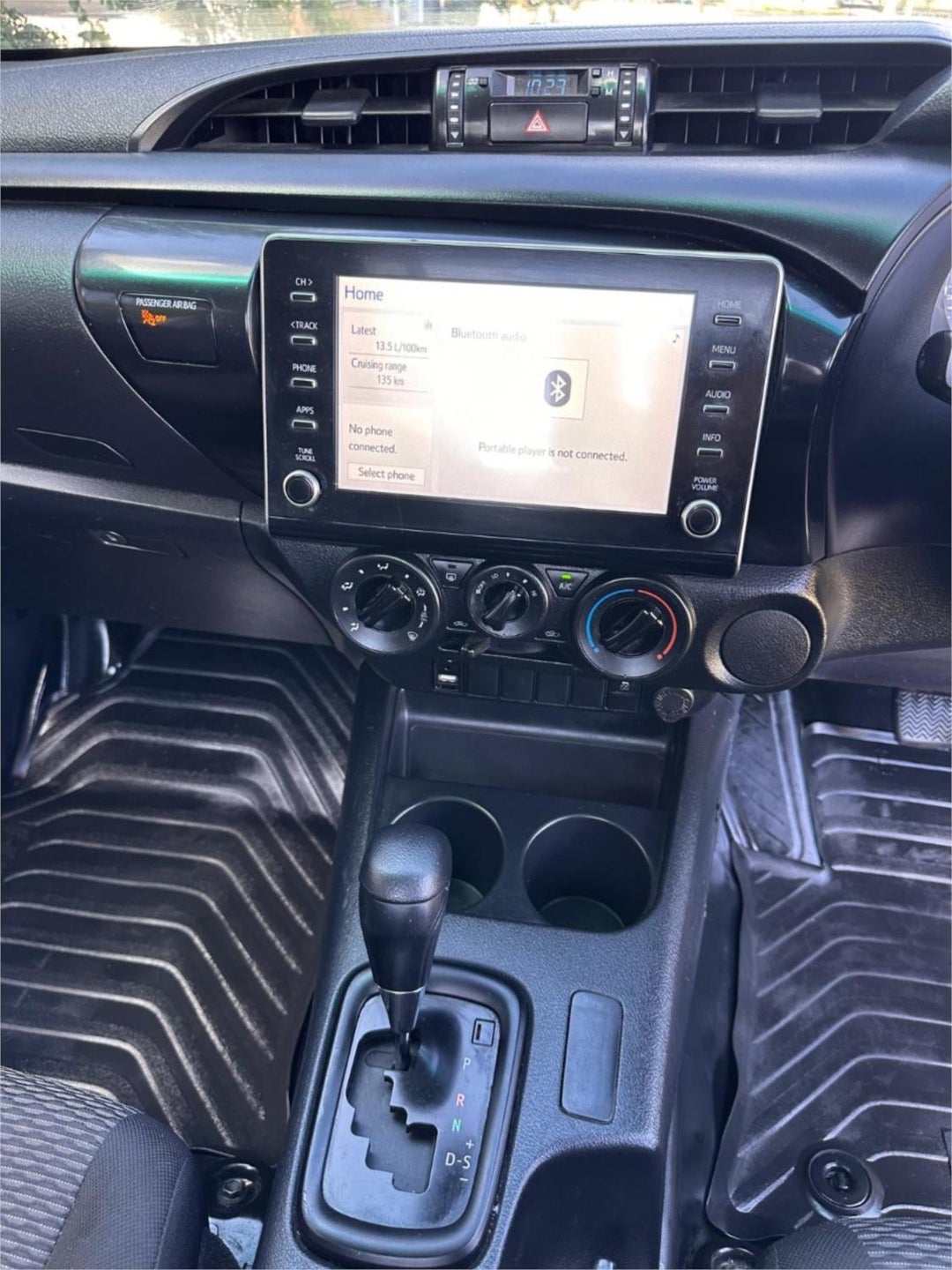 2020 Toyota Hilux Workmate, Automatic, 113100 km, Photo 16