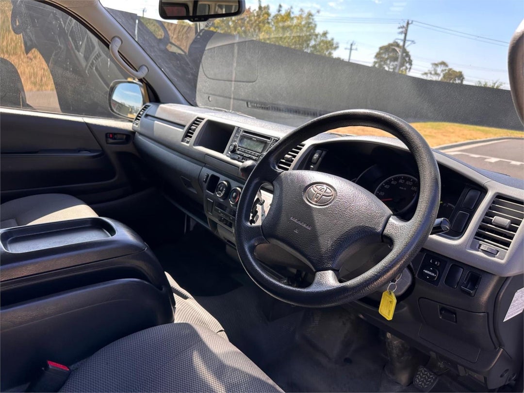 2013 Toyota Hiace Commuter, Automatic, 93312 km, Photo 10