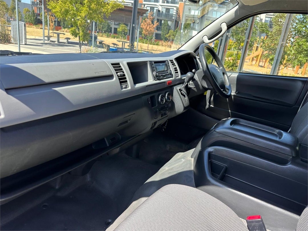 2013 Toyota Hiace Commuter, Automatic, 93312 km, Photo 11