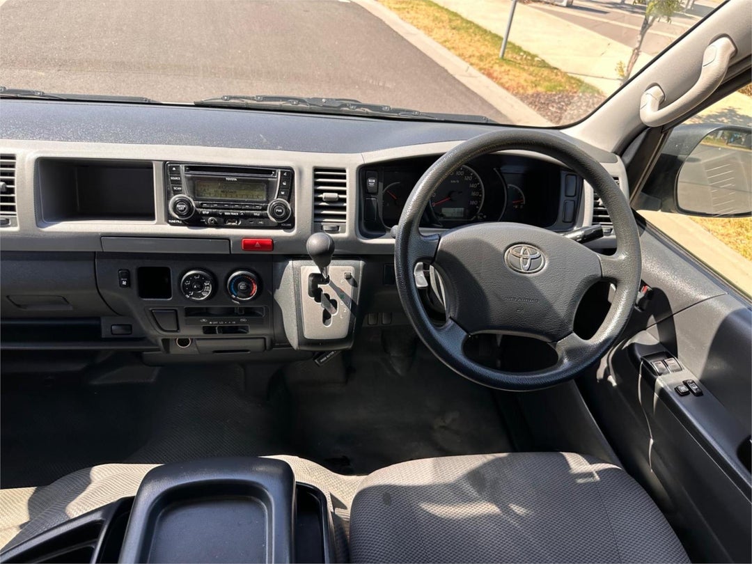 2013 Toyota Hiace Commuter, Automatic, 93312 km, Photo 12