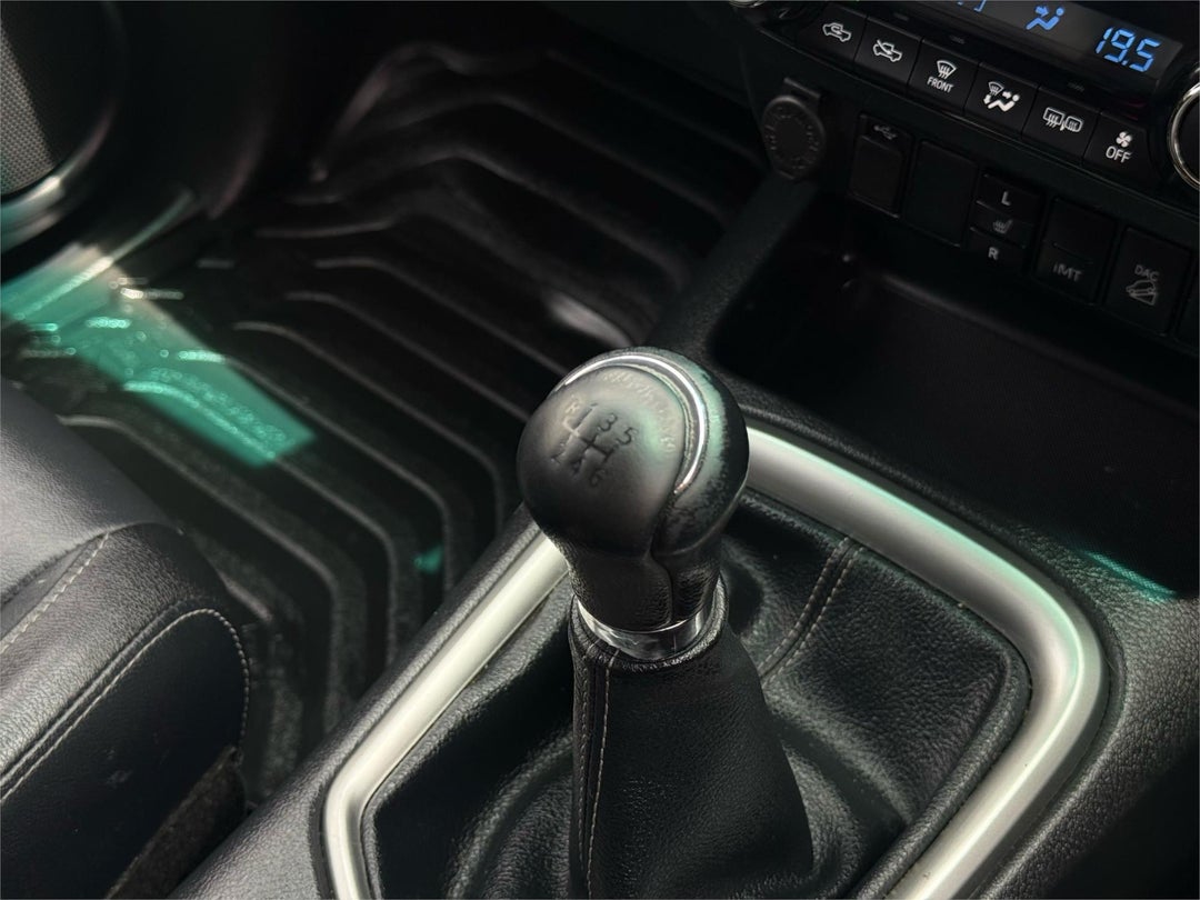 2020 Toyota Hilux Sr5, Manual, 119492 km, 