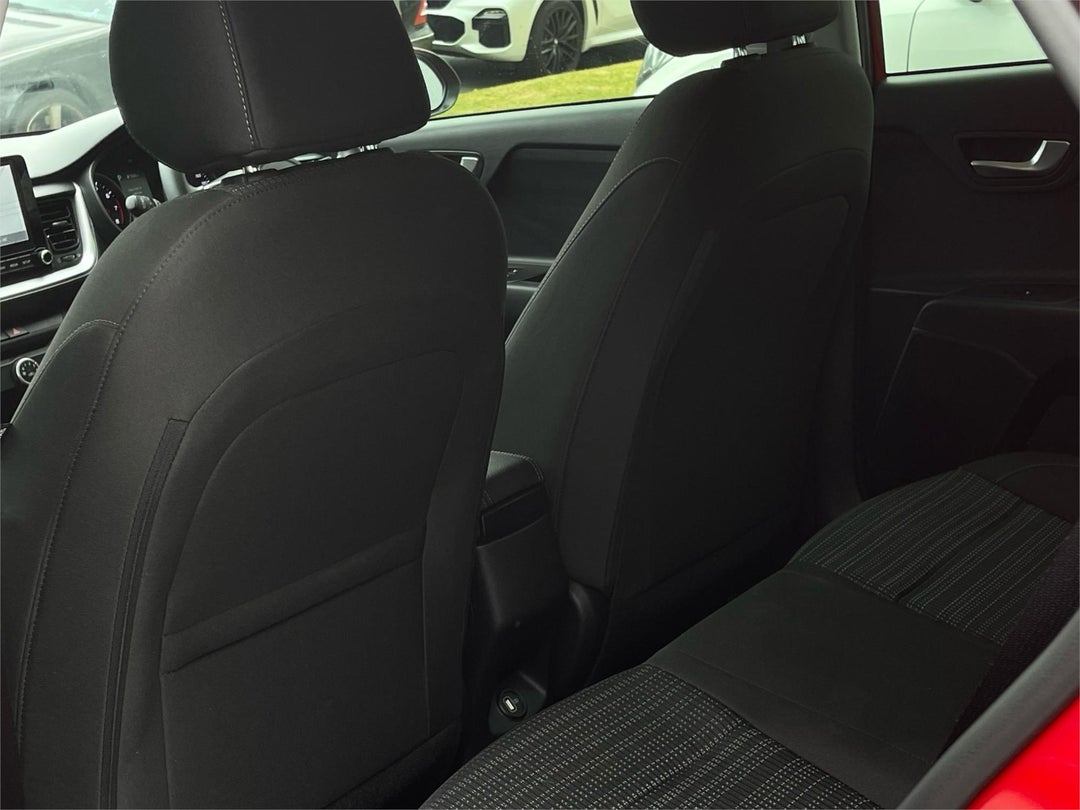 2022 Kia Stonic Sport, Automatic, 6400 km, 