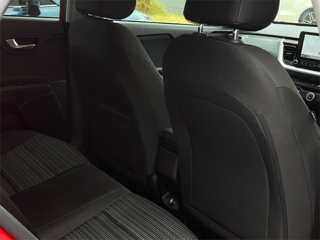 2022 Kia Stonic Sport, Automatic, 6400 km, 