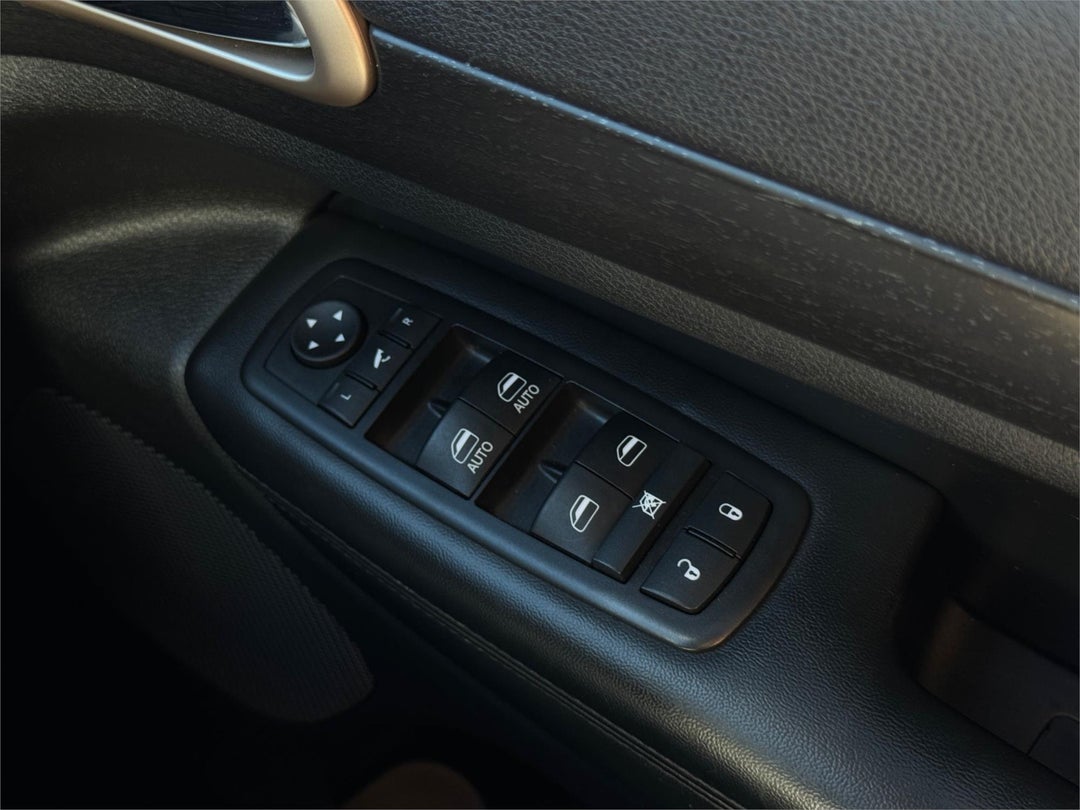 2015 Jeep Grand Cherokee Laredo, Automatic, 83569 km, 