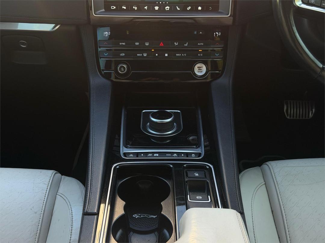 2016 Jaguar F-PACE 30d First Edition, Automatic, 177461 km, Photo 13