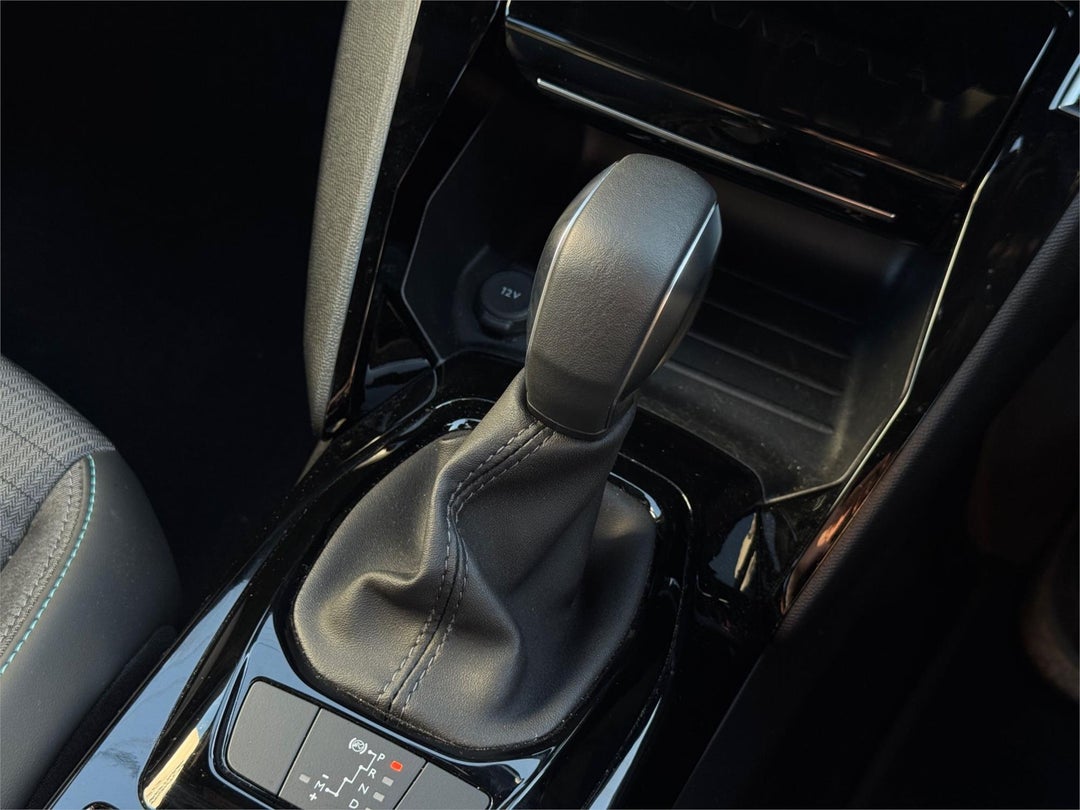 2023 Peugeot 2008 2008, Automatic, 35674 km, Photo 24