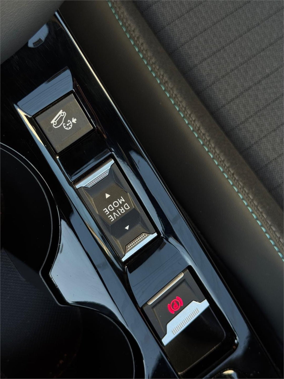 2023 Peugeot 2008 2008, Automatic, 35674 km, Photo 25