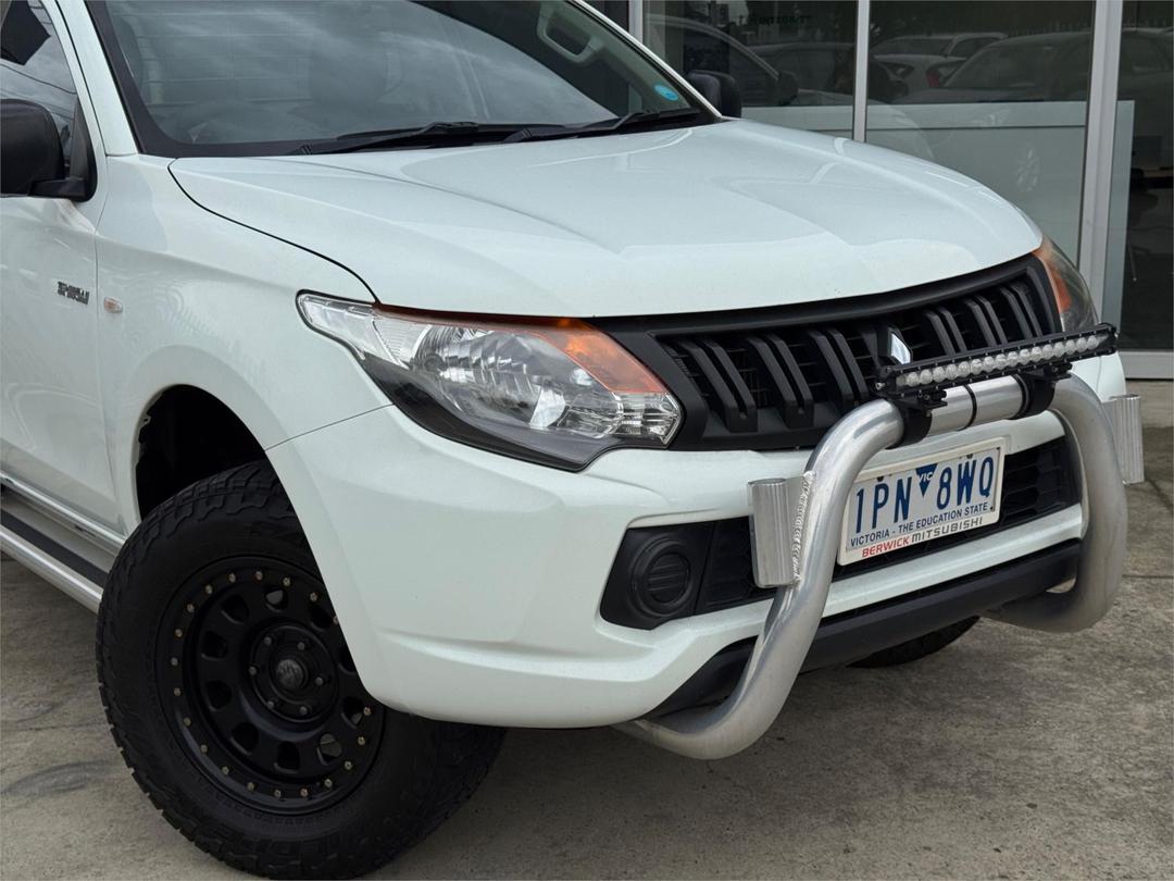 2017 Mitsubishi Triton Glx, Automatic, 175169 km, Photo 2