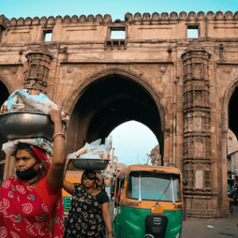 https://fastly-production.24c.in/cars24/cities/real-life/1678705433_ahmedabad.png