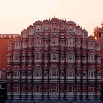 https://fastly-production.24c.in/cars24/cities/real-life/1678705639_jaipur.png