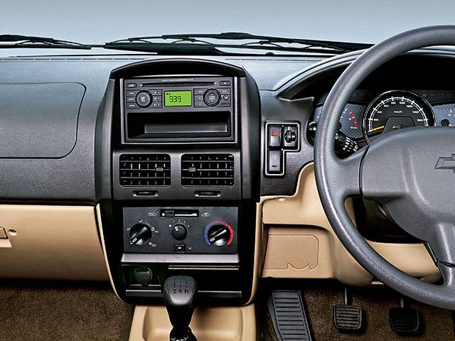 Chevrolet Tavera - interior