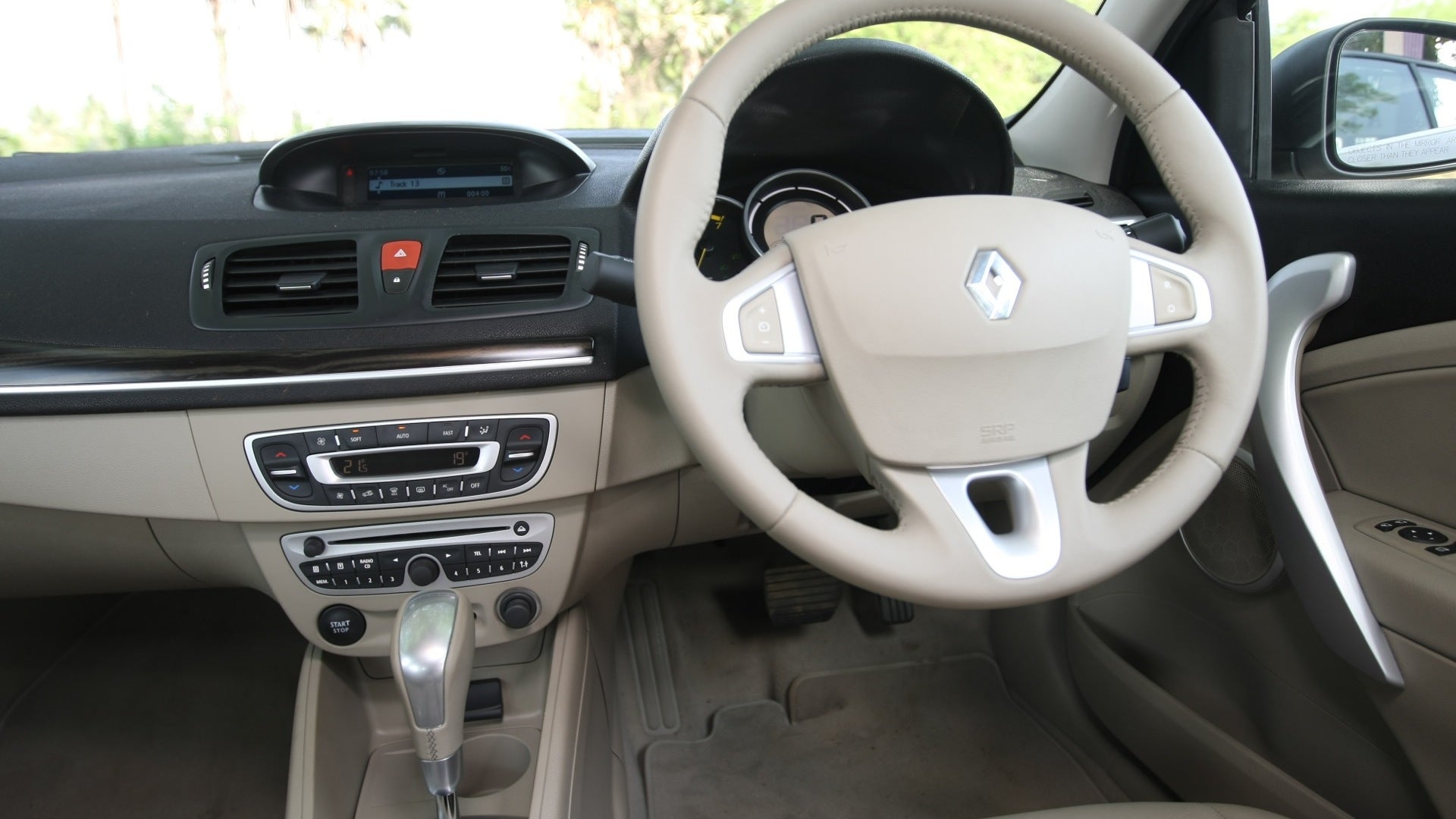 Renault Fluence Images Interior Exterior Photos