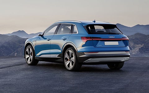 Audi e-tron - Front Side