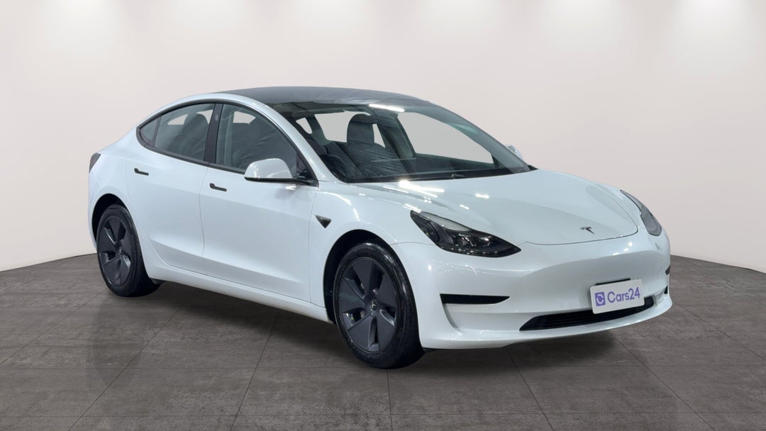2021 Tesla Model 3 Standard Range Plus RWD, Automatic, 56712 km, Right Front Diagonal (45- Degree) View