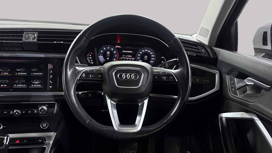 2020 Audi Q3 35 Tfsi, Automatic, 38440 km, Steering Wheel Close-up
