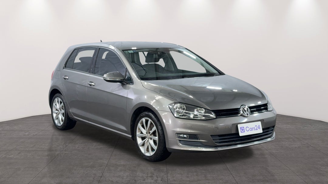 2015 Volkswagen Golf 103 Tsi Highline, Automatic, 55091 km, Right Front Diagonal (45- Degree) View