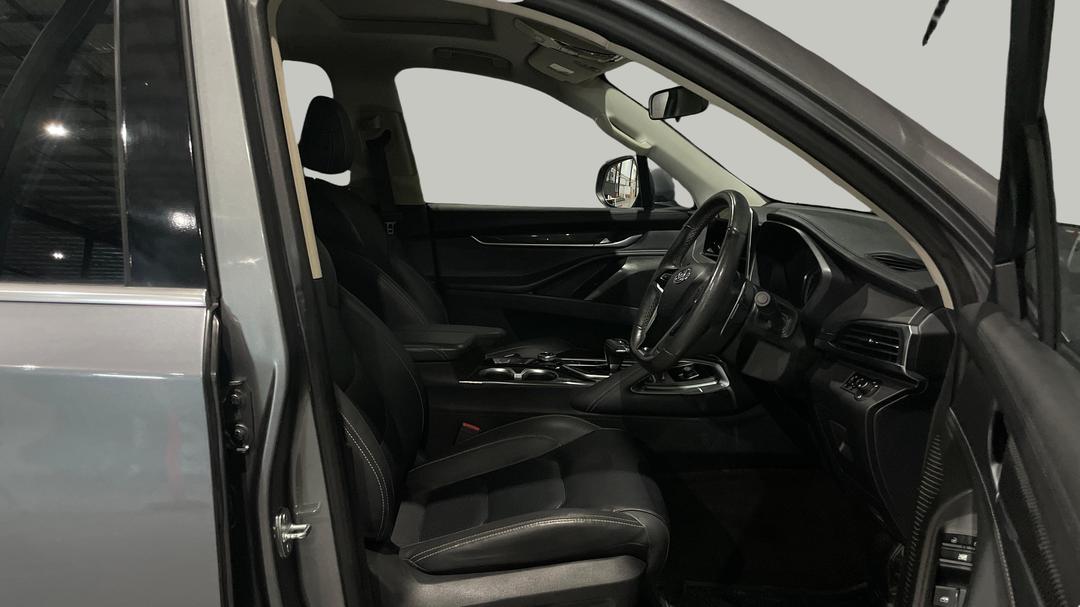 2023 LDV D90 Executive (4WD) D20, Automatic, 20006 km, Right Side Front Door Cabin View
