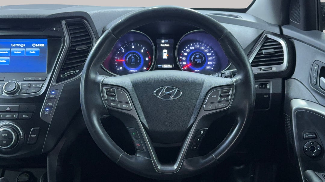 2013 Hyundai Santa Fe Highlander Crdi (4x4), Automatic, 140332 km, Steering Wheel Close-up