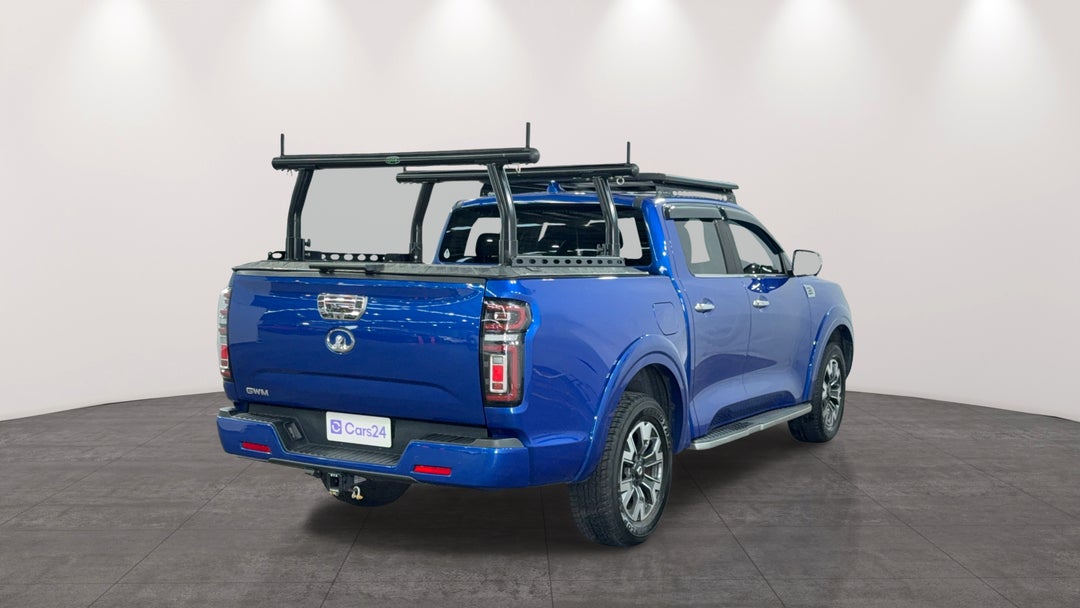 Right Back Diagonal (45- Degree) View