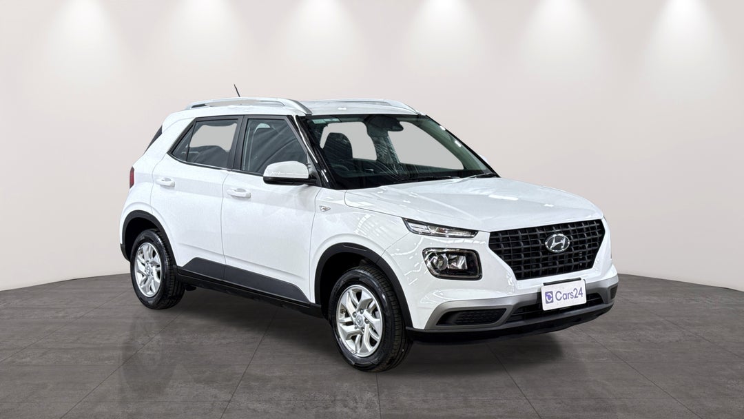 2024 Hyundai Venue Venue, Automatic, 3624 km, Right Front Diagonal (45- Degree) View