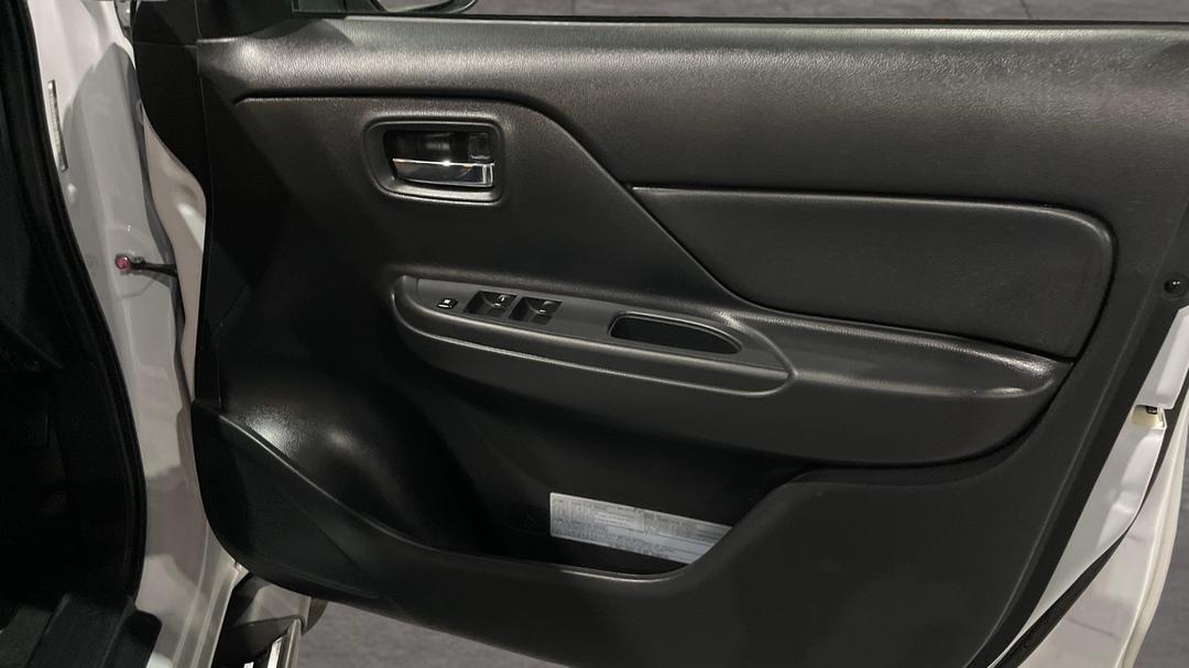 2022 Mitsubishi Triton Glx-r (4x4), Automatic, 48228 km, Speaker View