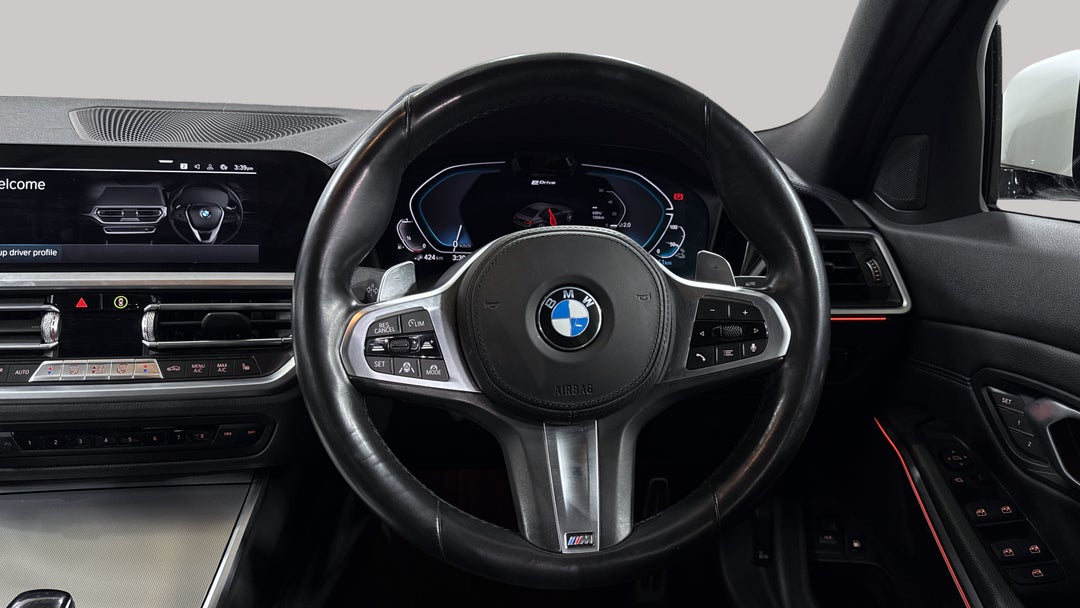 2021 BMW 3 30e M Sport Phev, Automatic, 48061 km, Steering Wheel Close-up