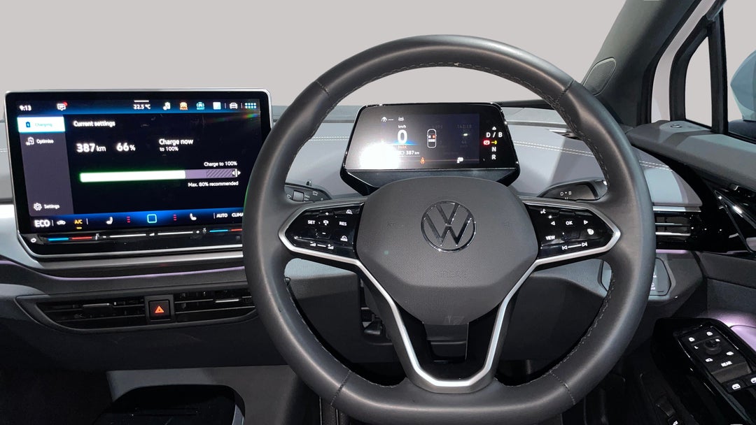 2025 Volkswagen Id.4 Pro, Automatic, 6405 km, Steering Wheel Close-up