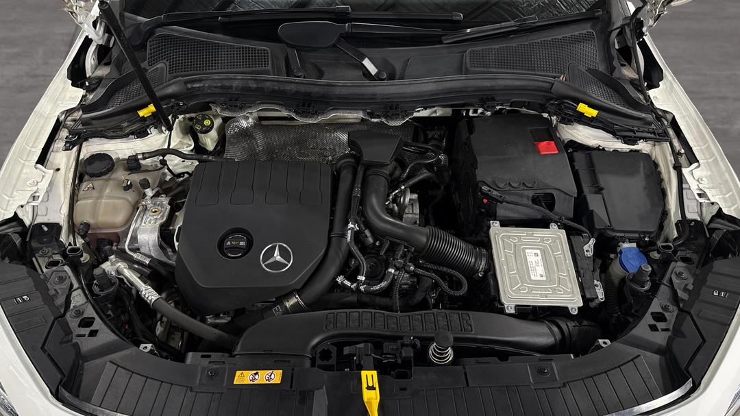 2020 Mercedes-benz GLA 200, Automatic, 72379 km, Open Bonnet (Engine)