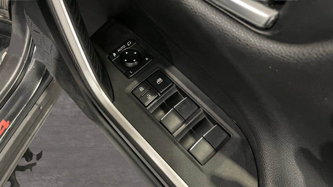 2021 Toyota RAV4 Cruiser (AWD) Hybrid, Automatic, 49840 km, Drivers Side Door Panel Controls