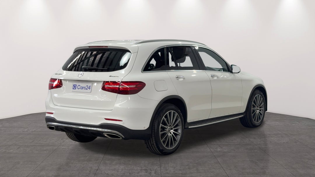 Right Back Diagonal (45- Degree) View