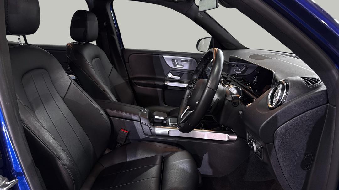 2020 Mercedes-benz Glb 250 4matic, Automatic, 75992 km, Right Side Front Door Cabin View