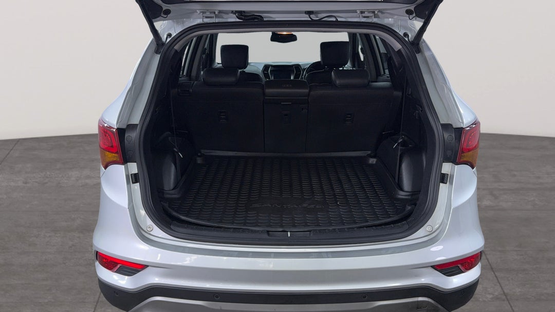 2015 Hyundai Santa Fe Highlander Crdi (4x4), Automatic, 133393 km, Boot Inside View