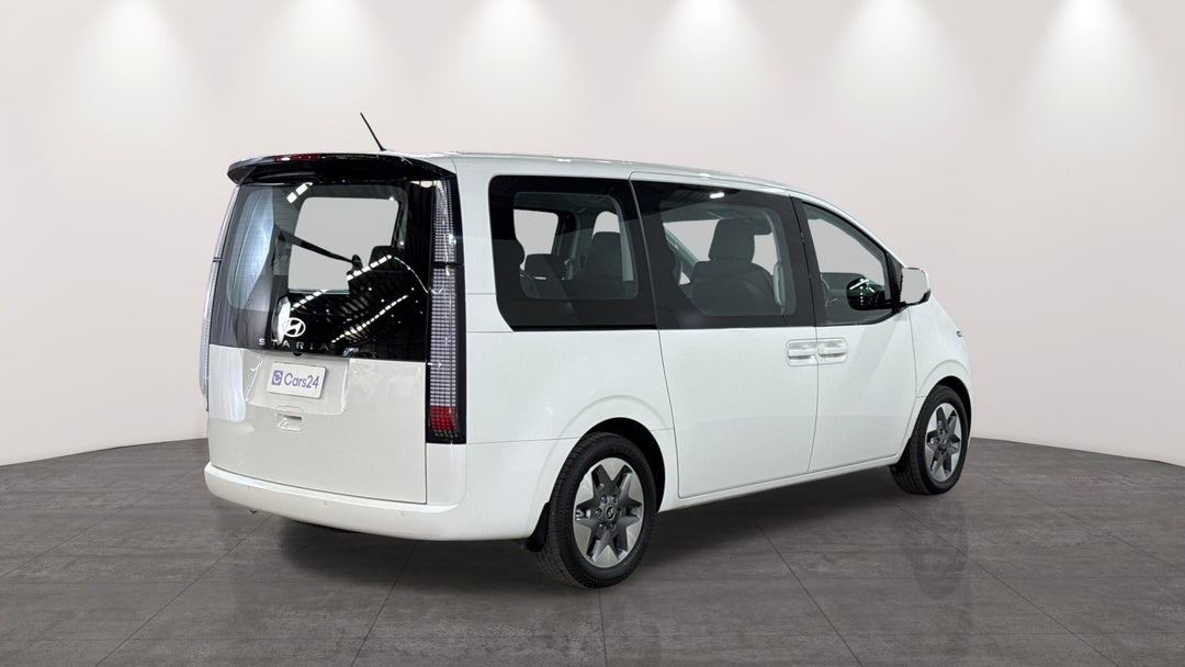2024 Hyundai Staria ., Automatic, 48958 km, Right Back Diagonal (45- Degree) View