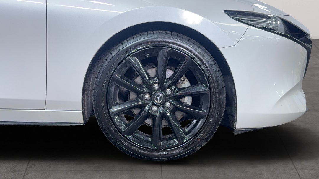 2020 Mazda 3 G25 Astina, Automatic, 72918 km, Right Front Wheel