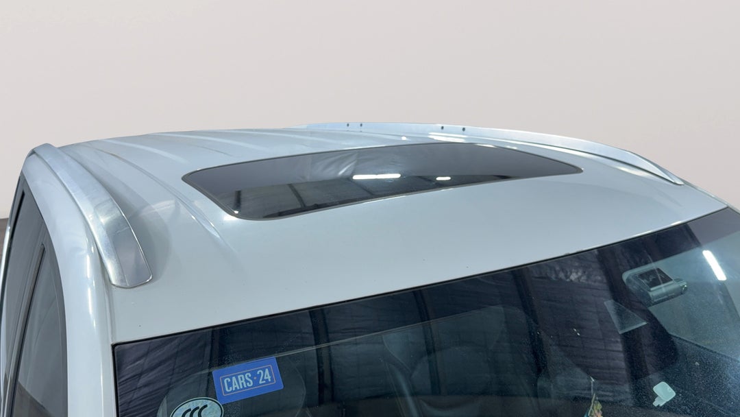Roof/Sunroof View
