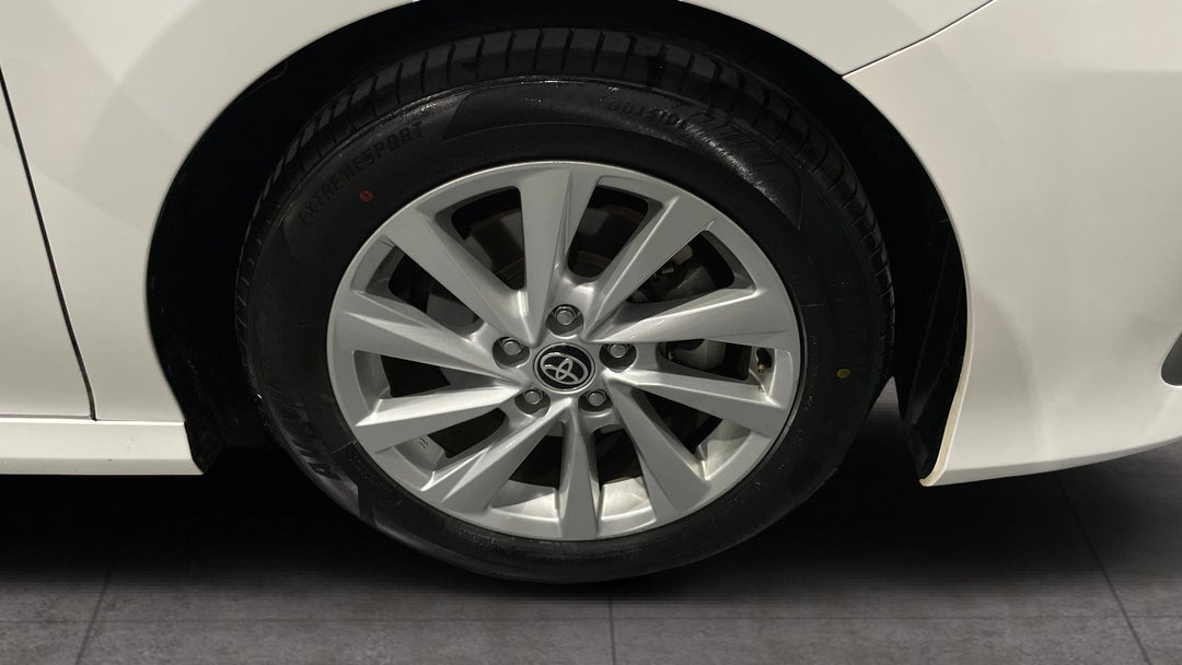 2023 Toyota Camry Ascent, Automatic, 52213 km, Right Front Wheel