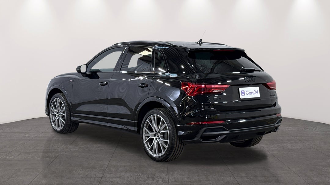 2025 Audi Q3 40 Tfsi Quattro S Line, Automatic, 10429 km, Left Back Diagonal (45- Degree) View
