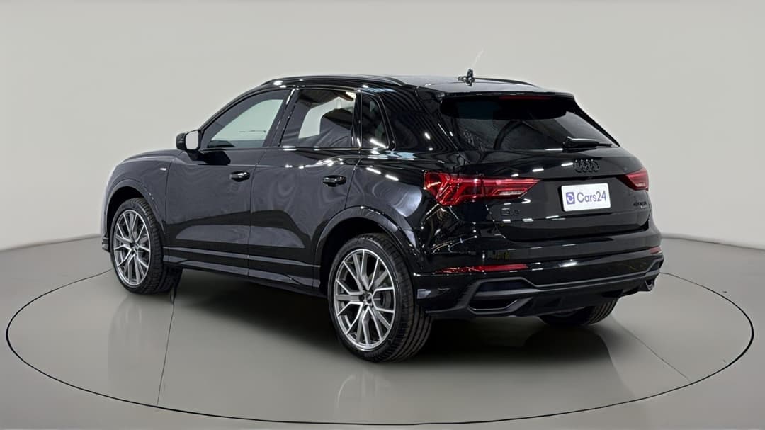 2025 Audi Q3 40 Tfsi Quattro S Line, Automatic, 10429 km, Left Back Diagonal (45- Degree) View