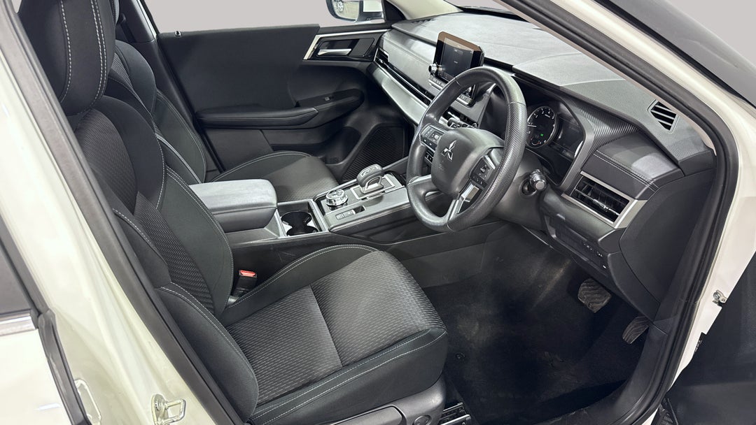 2024 Mitsubishi Outlander Es 7 Seat (2WD), Automatic, 51292 km, Right Side Front Door Cabin View