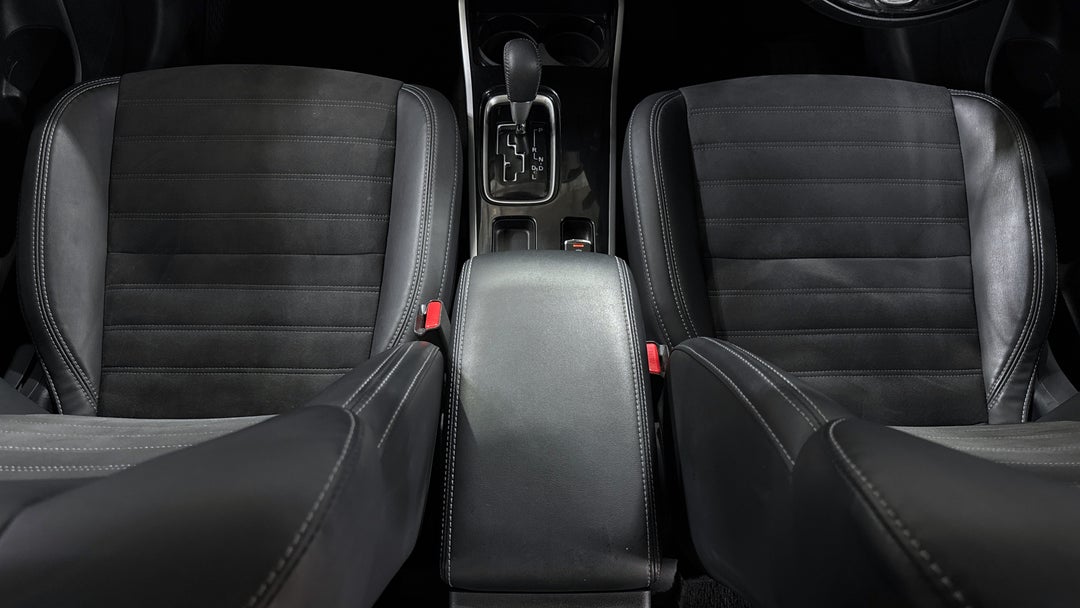 2020 Mitsubishi Outlander Ls 7 Seat (2WD), Automatic, 62579 km, Center Console