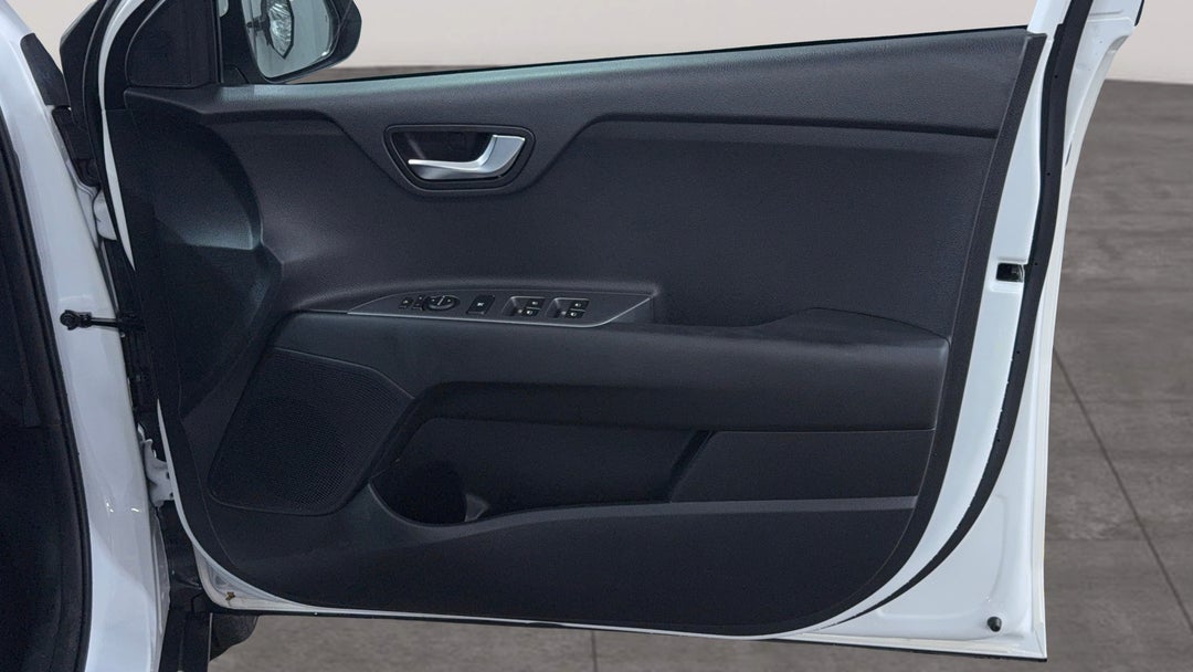 2024 Kia Stonic Gt-line, Automatic, 1441 km, Speaker View