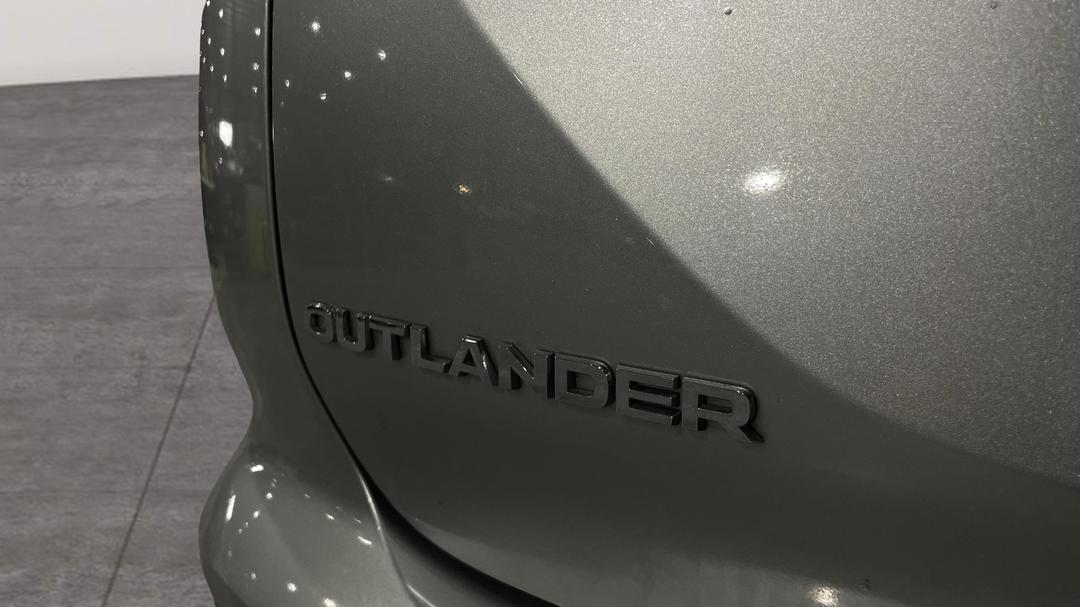 2024 Mitsubishi Outlander Es 7 Seat (2WD), Automatic, 57624 km, Badge (Boot Left Side)