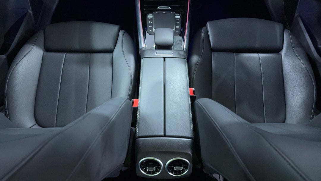 2021 Mercedes-benz GLA 200, Automatic, 35636 km, Center Console