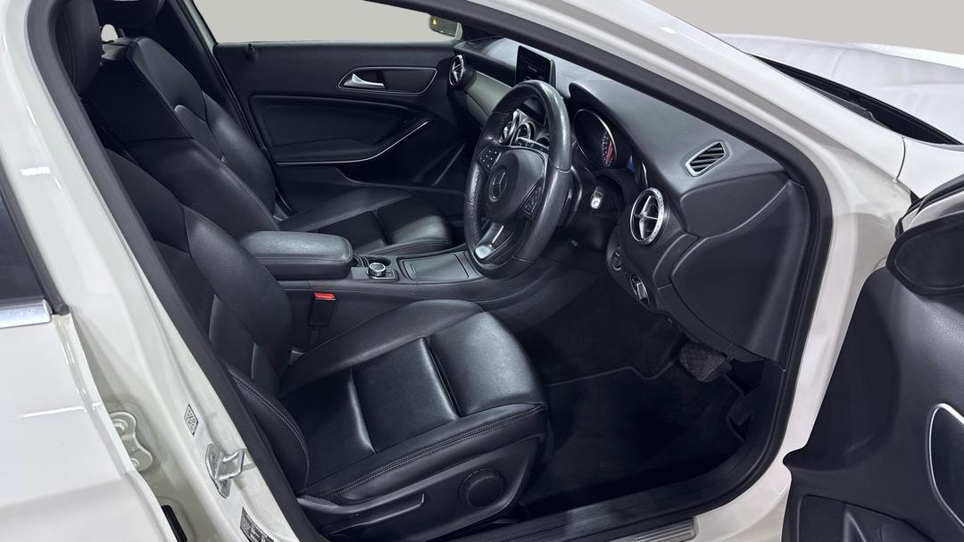2016 Mercedes-benz GLA 180, Automatic, 90592 km, Right Side Front Door Cabin View
