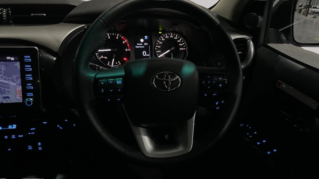 2022 Toyota Hilux Sr5 (4x4), Automatic, 31853 km, Steering Wheel Close-up